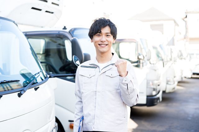 軽貨物トラックと運転手
